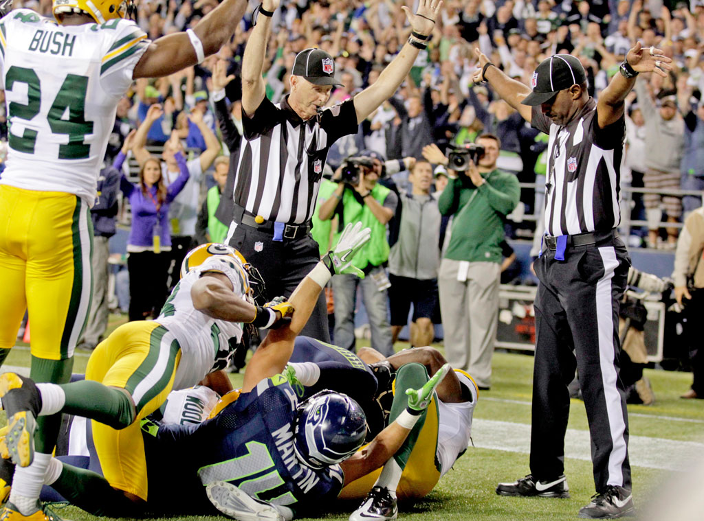 Monday Night Football Controversy Celebs React To Replacement Refs Blown Call Green Bay Packers Loss E Online Uk